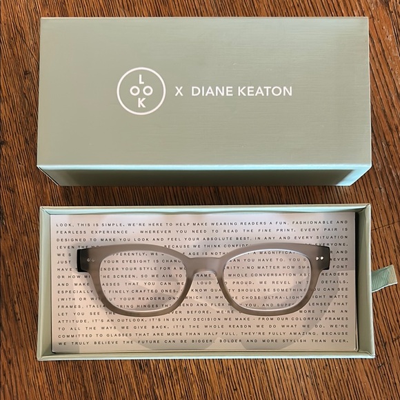 New Look Optic Diane Keaton Progressive Readers (+1.50) in Taupe - Picture 1 of 5